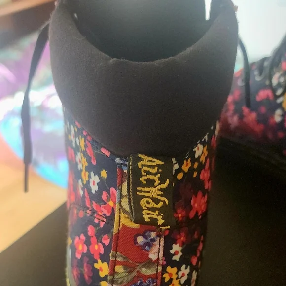 Dr. Marten's Airwaves Floral Boots, Size 9 - Picture 5 of 6